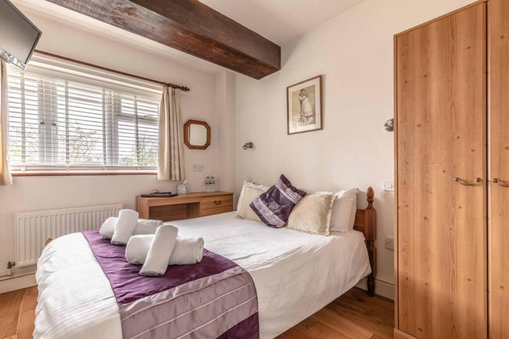 4 Bed 3 Baths In Central Windsor! Walk 2 All The Sights! Legoland 5 Min Drive Kültér fotó