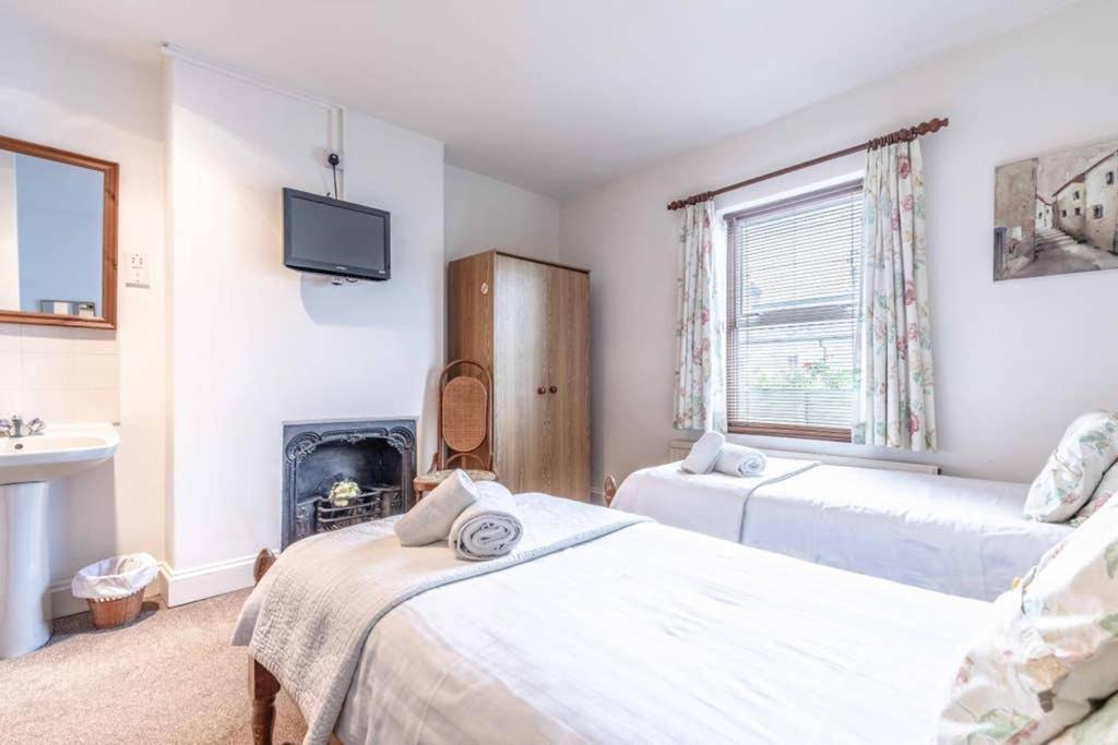 4 Bed 3 Baths In Central Windsor! Walk 2 All The Sights! Legoland 5 Min Drive Kültér fotó